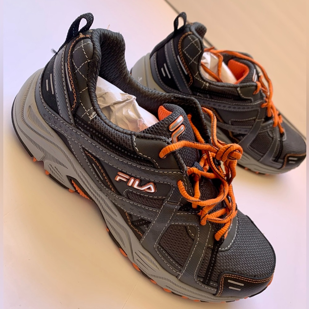 Fila training Running shoe men’s size 9.5US neon orange brand new never used